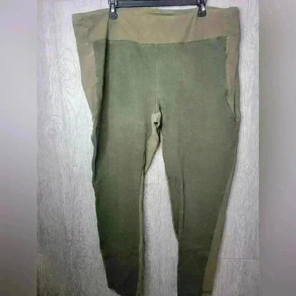 Columbia stretchy pants size 2X army green. Thicker material than leggings. - Picture 1 of 6